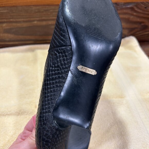 Vionic Textured Heels 7.5M - Picture 7 of 10